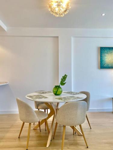 Sea View, Stylish & Modern 2 suites in the Center