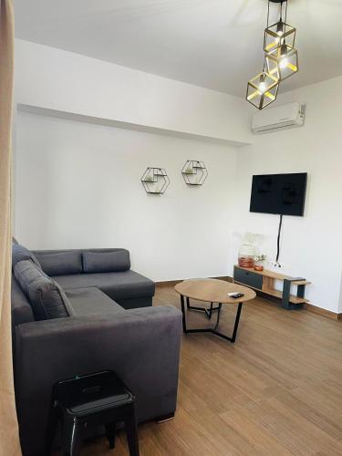 Ruang duduk di Marios apartments