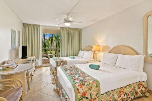 Cama o camas de una habitación en Aston at the Maui Banyan