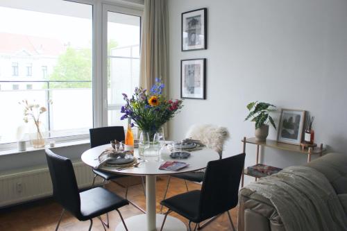Foto Sunny Apartment - Zuid Retreat 1BR Apartment near Scheldt River 1