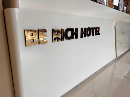 a white refrigerator with a sign that reads be right house at Berich Hotel in Tak