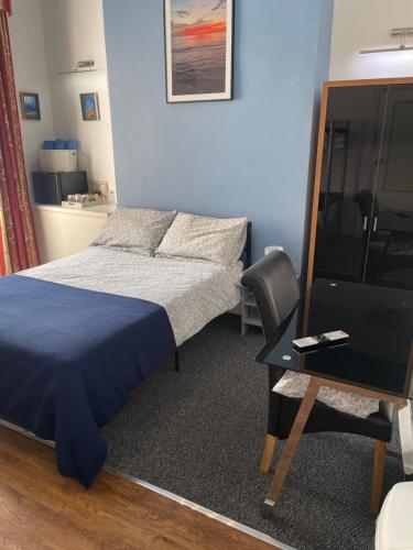 Ένα ή περισσότερα κρεβάτια σε δωμάτιο στο Backpackers Blackpool Hotel & Suites