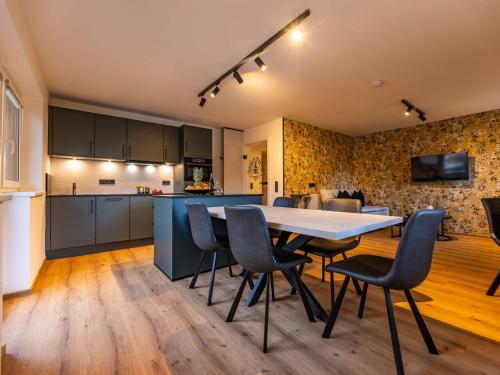 Kuchyň nebo kuchyňský kout v ubytování NEW! Tevini Alpine Apartments by we rent