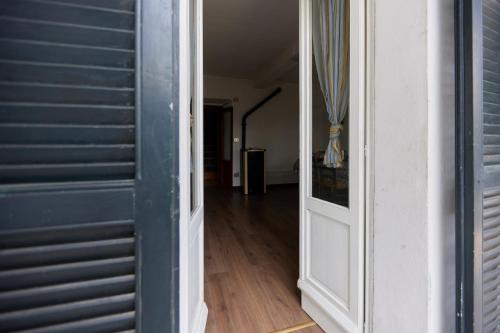 an open door to a room with a hallway at Villa di paese - Splendida vista lago Maggiore in Oggebbio