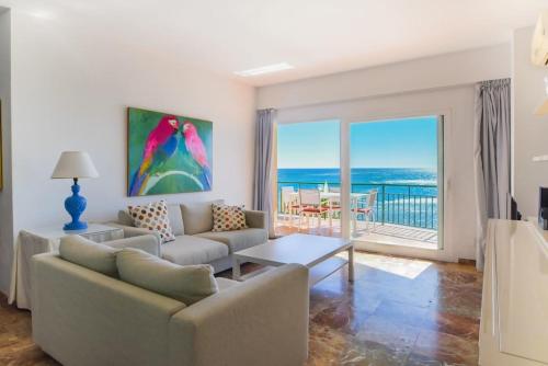 OVER THE SEA Amazing views Beachfront