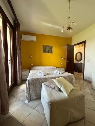 a bedroom with two beds and a couch at Dimora Toscana in Treggiaia