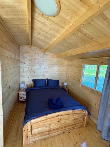 Llit o llits en una habitació de Floating Camp House