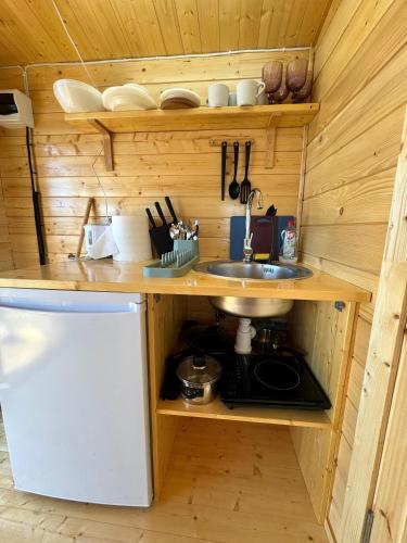 Cuina o zona de cuina de Floating Camp House