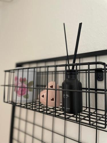 a wire basket with some items in it on a wall at Gemütliche Wohnung am Tor zum Schwarzwald in Nagold