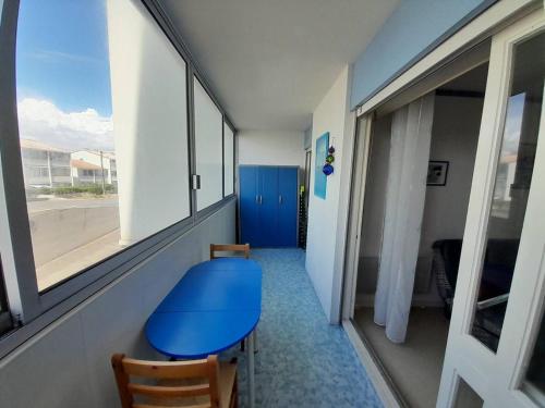 Photo de la galerie de l'établissement Appartement avec parking à 2 pas de la plage, animaux admis - FR-1-324A-53, à Saint-Hilaire-de-Riez