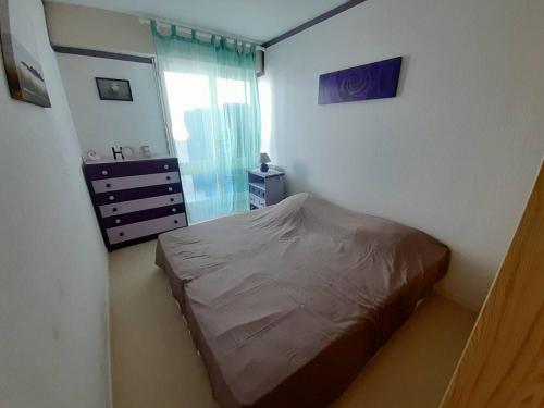 Photo de la galerie de l'établissement Appartement avec parking à 2 pas de la plage, animaux admis - FR-1-324A-53, à Saint-Hilaire-de-Riez