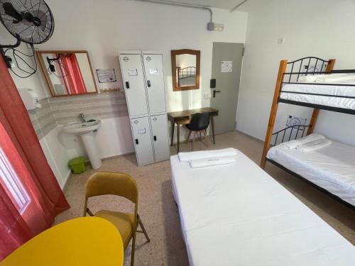 a room with two bunk beds and a sink at Hotel Arganda in Arganda del Rey