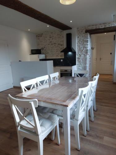 Dapur atau dapur kecil di Appartements L'hirondelle