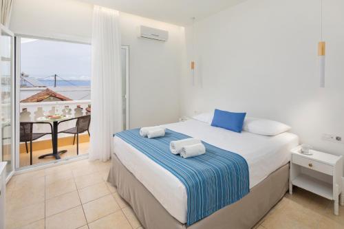 Postel nebo postele na pokoji v ubytování Bella Vista Beach Hotel