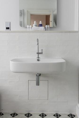 Un baño de The White Hart Hotel Lincoln