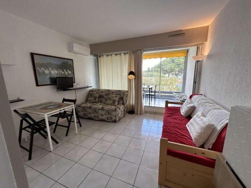 Studio climatisé à Port Camargue - 4 couchages, terrasse, piscine, parking, proche plage