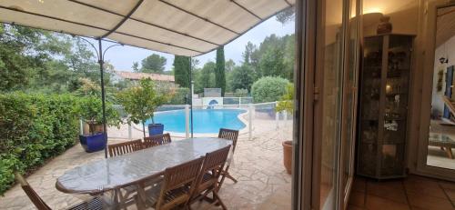 Photo de la galerie de l'établissement Grande Villa Provençale proche Aix-en-Provence, à Gréasque