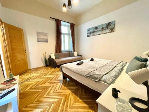 VERY WARM Nature Home near Gozsdu with FREE AIR CONDITIONER FREE COFFEE 1072 Budapest, 5 Nyár utca 2. emelet kép - 3