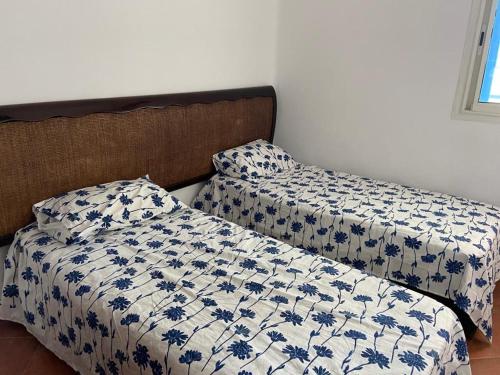 Ένα ή περισσότερα κρεβάτια σε δωμάτιο στο Appartement K13, Jawhara Smir, vue sur montagne et vue sur mer