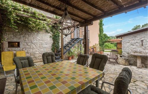 Cozy Apartment In Porec With Wifi