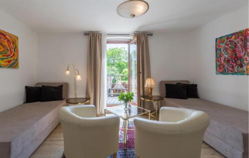 Cozy Apartment In Porec With Wifi
