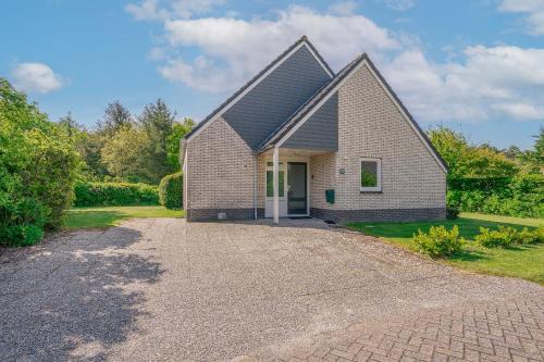 a small brick church with a gambrel roof at Villapark Kamperfoelie 85 in De Koog