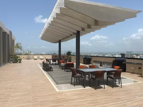 Μπαλκόνι ή βεράντα στο NEW Luxury 2BR King Bed, Gym, & Pool in the heart of Santo Domingo