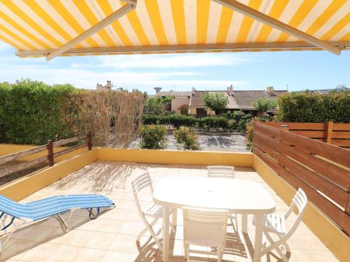 Appartement 2P avec cabine, grande terrasse, parking, 400m plage - FR-1-307-129