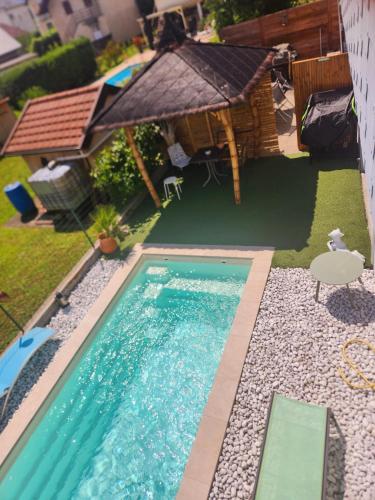 Πισίνα στο ή κοντά στο La maison Marilyne - T2 avec piscine privative
