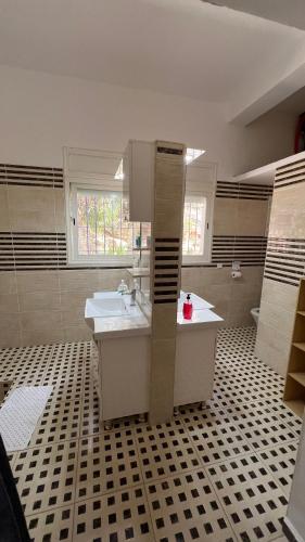 Bilik mandi di Villa Le Cap Beddouza