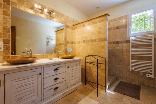 Koupelna v ubytování La Maison de Mathis - Maison avec piscine privée