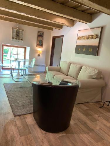 a living room with a couch and a table at Ontika Manor Unique Apartment in Ontika Asundus
