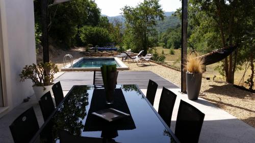 Menerbes Luberon maison moderne clim piscine