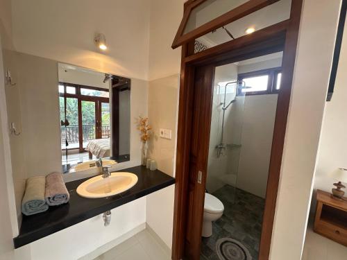 Koupelna v ubytování Naeera Guest House