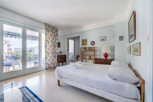 A056 - Nice Studio Cannes centre with parking