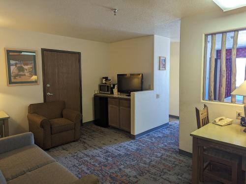 Un lugar para sentarse en Sagebrush Inn & Suites