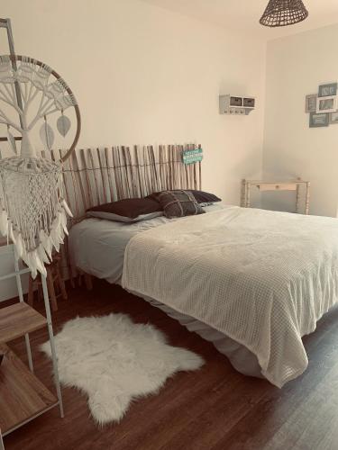 Postel nebo postele na pokoji v ubytování Villa bois avec piscine