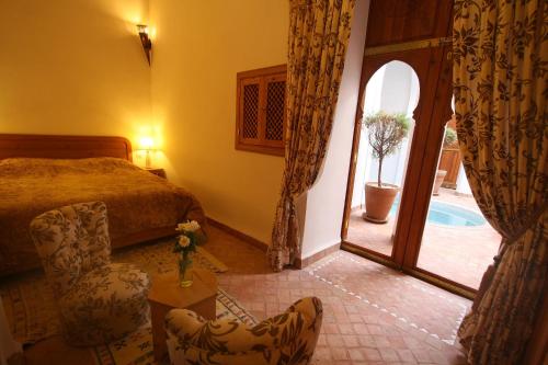 Posezení v ubytování Riad Chameau FDC Hôtel SPA