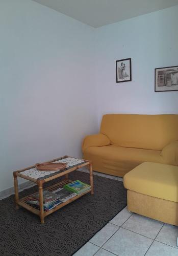 Ruang duduk di Welcome to Ossola