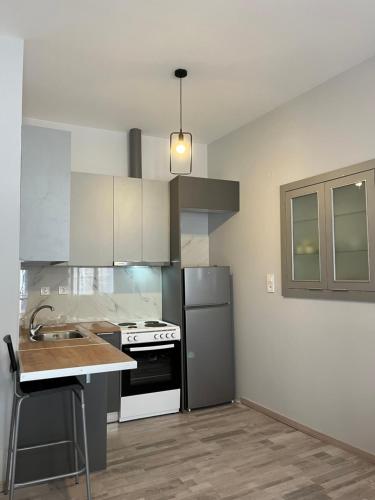 a kitchen with a stove and a refrigerator at Χαβίνη 35 in Amfilochía
