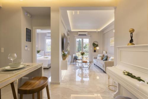 Chrisostomou Square 14 Gold Apartment