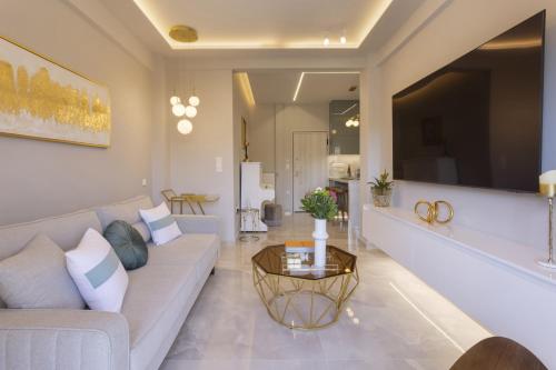 Chrisostomou Square 14 Gold Apartment