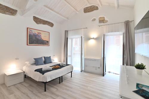 a white bedroom with a bed in a room at IzzHome The Breeze in Cagliari