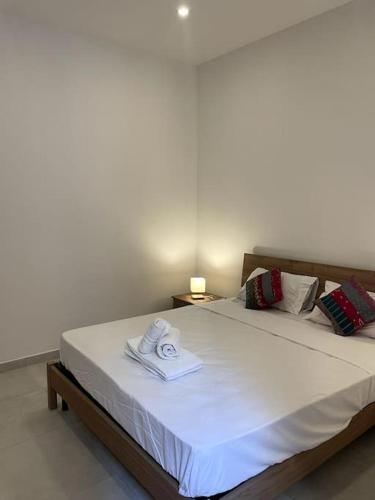 a bedroom with a bed with towels on it at Floriana Cosy Corner in Il-Furjana
