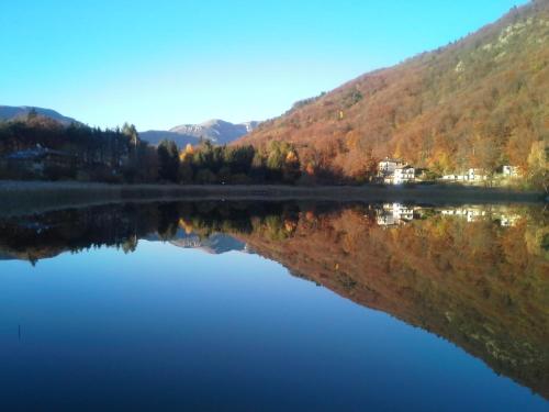 a view of a lake in the middle of a mountain at Hotel Vezzano in Vezzano