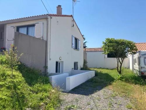 Appartement charmant aux Sables-d'Olonne avec terrasse.