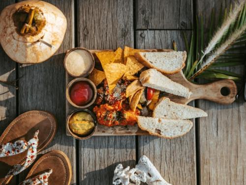 Makanan di atau berdekatan asrama