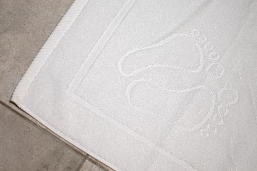 a white rug with a santa hat on it at APARTMÁNY Sninský dvor in Snina