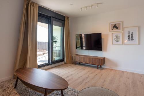 Skyline III Pool & Coworking by ELE Apartments