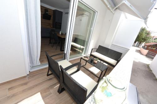 Balkoni atau teres di Luxury apartman Gino